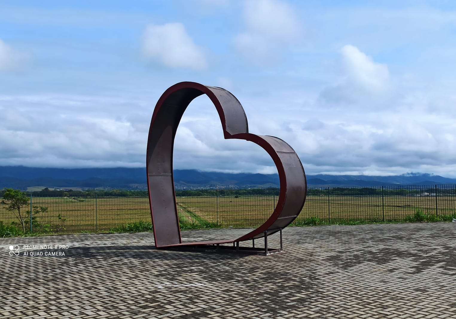 Mirante da estrada do Pinhão ganha espaço instagramável em Taubaté