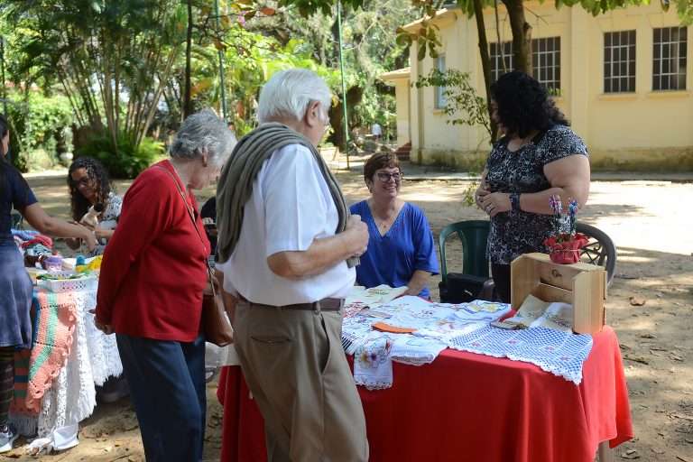 Casa do Idoso em São José promove exposição de bordados em São José