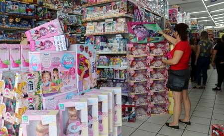 Procon de Jacareí orienta sobre cuidados na compra de brinquedos