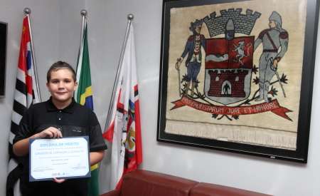 Garoto de 11 anos toma posse e assume cargo de ‘prefeito por um dia’, em Jacareí