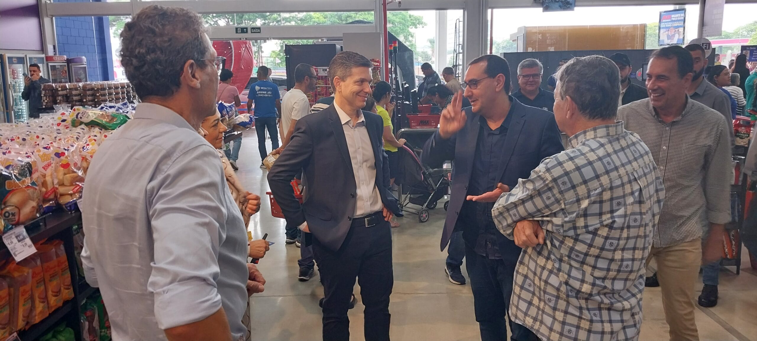 Max Atacarejo inaugura em São José e leva um grande público para aproveitar os preços. Prefeito Anderson Farias prestigia
