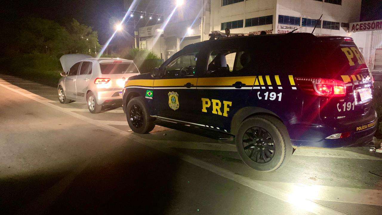 PRF recupera carro furtado em São José dos Campos