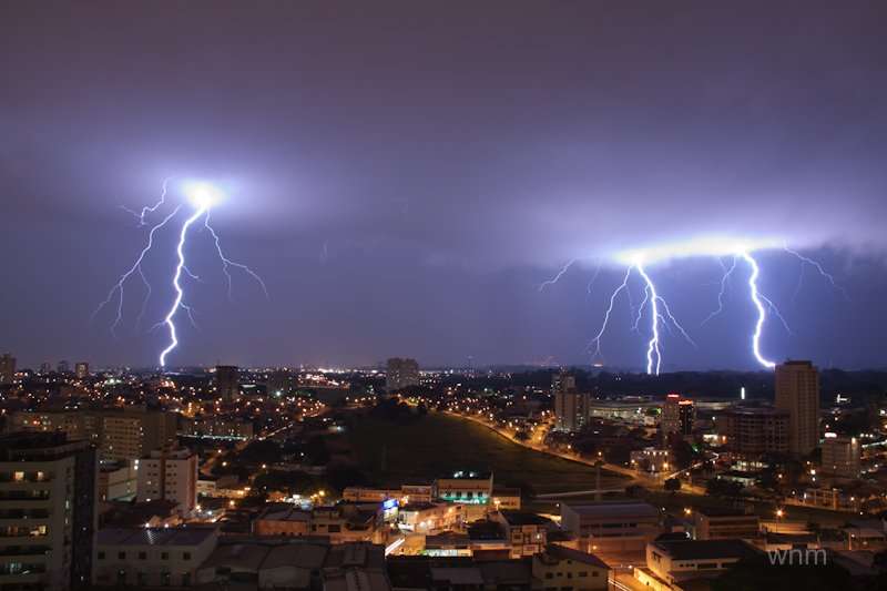 Taubaté e São José registram queda de energia e de árvores com a chuva de ontem