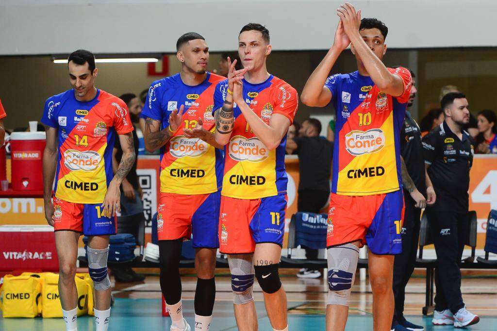 Farma Conde São José Vôlei inicia playoff da Superliga contra o Joinville