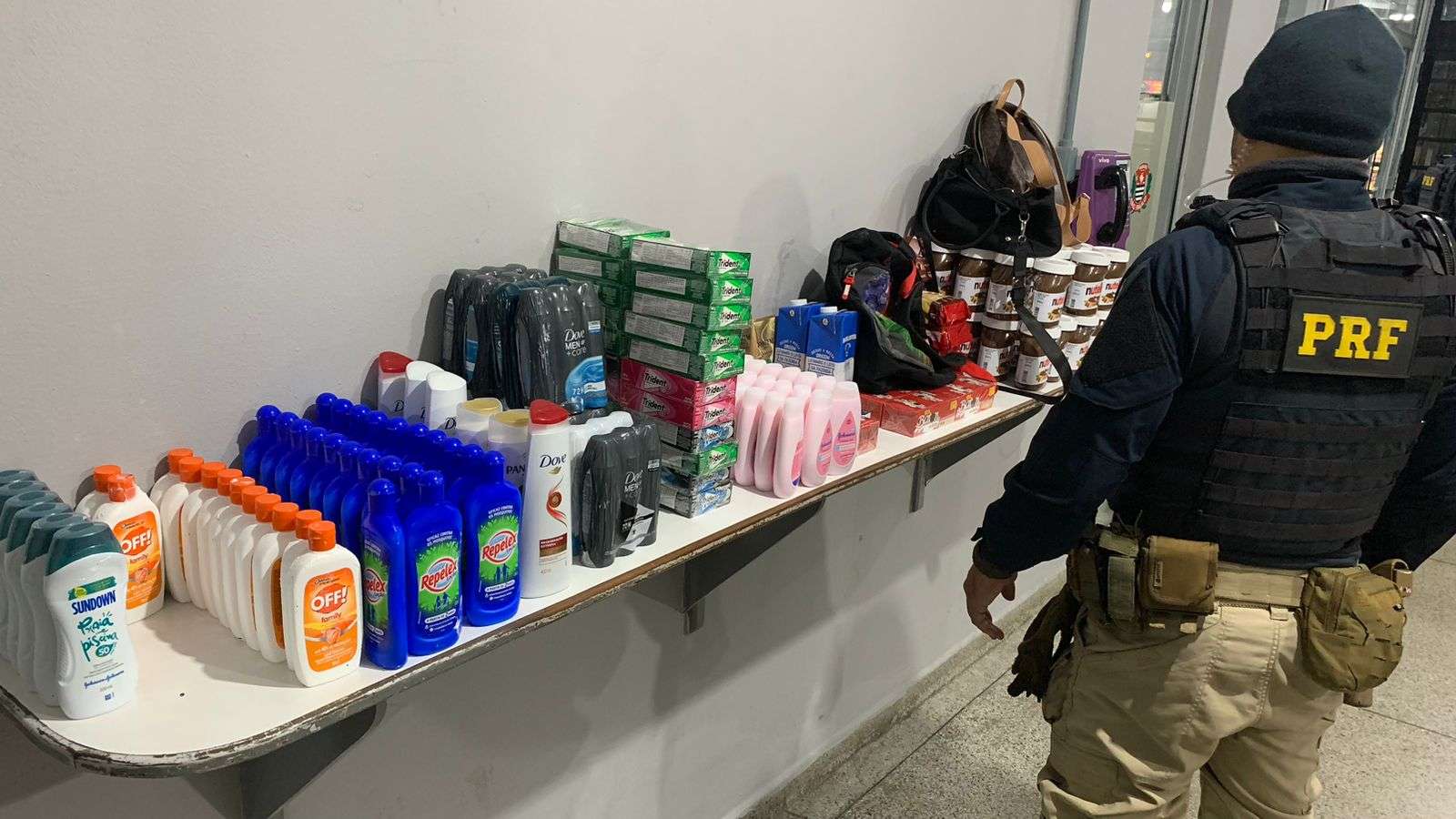 PRF prende casal por roubo de mercadorias na via Dutra em Jacareí