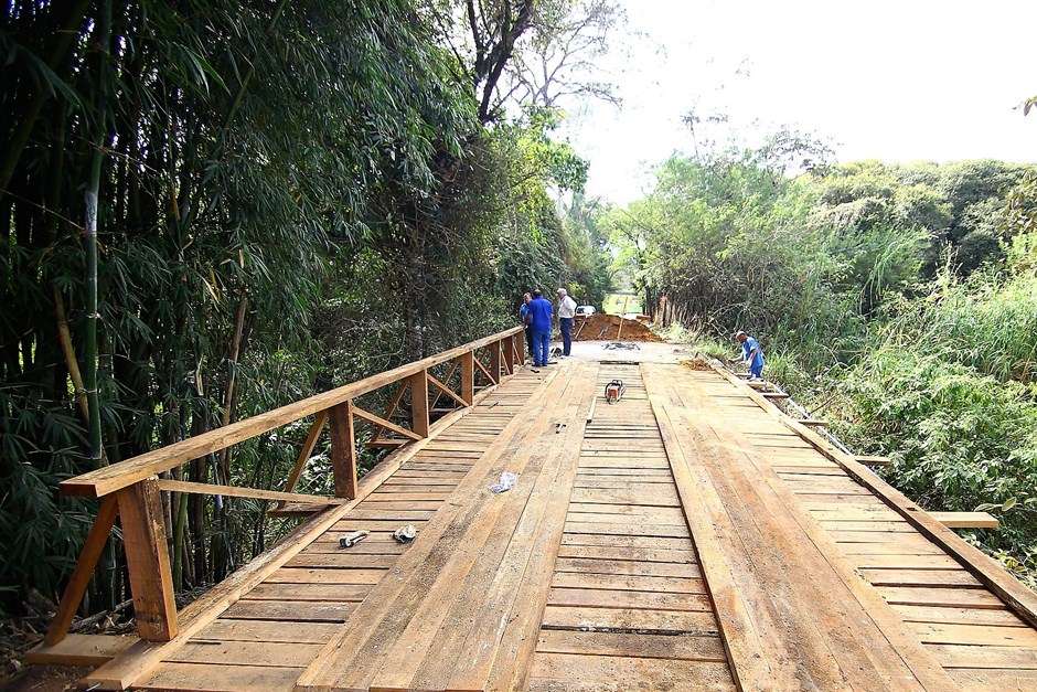 Prefeitura vai reconstruir ponte de madeira na região oeste em São José