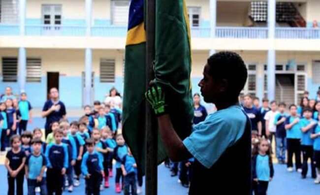 Hino Nacional volta a ser obrigatório nas escolas municipais em São José
