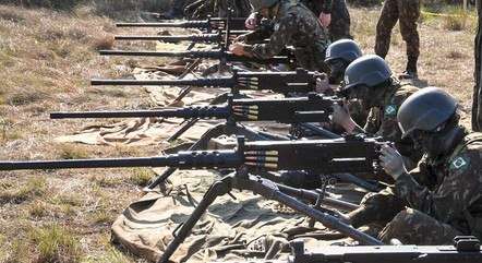 Treze metralhadoras que podem derrubar aviões somem de arsenal do Exército em Barueri (SP)