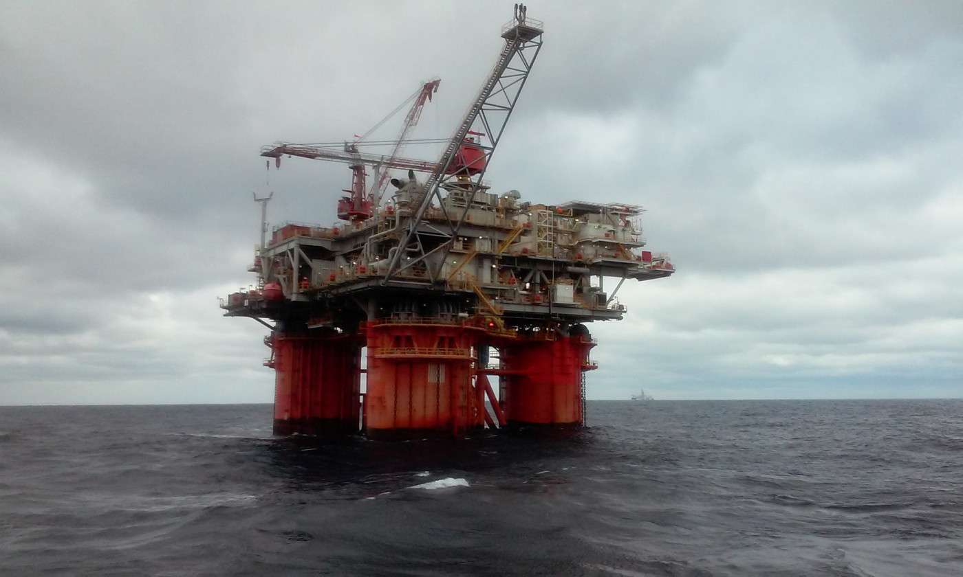 Preço do petróleo sobe 4% devido a ataques do Hamas em Israel