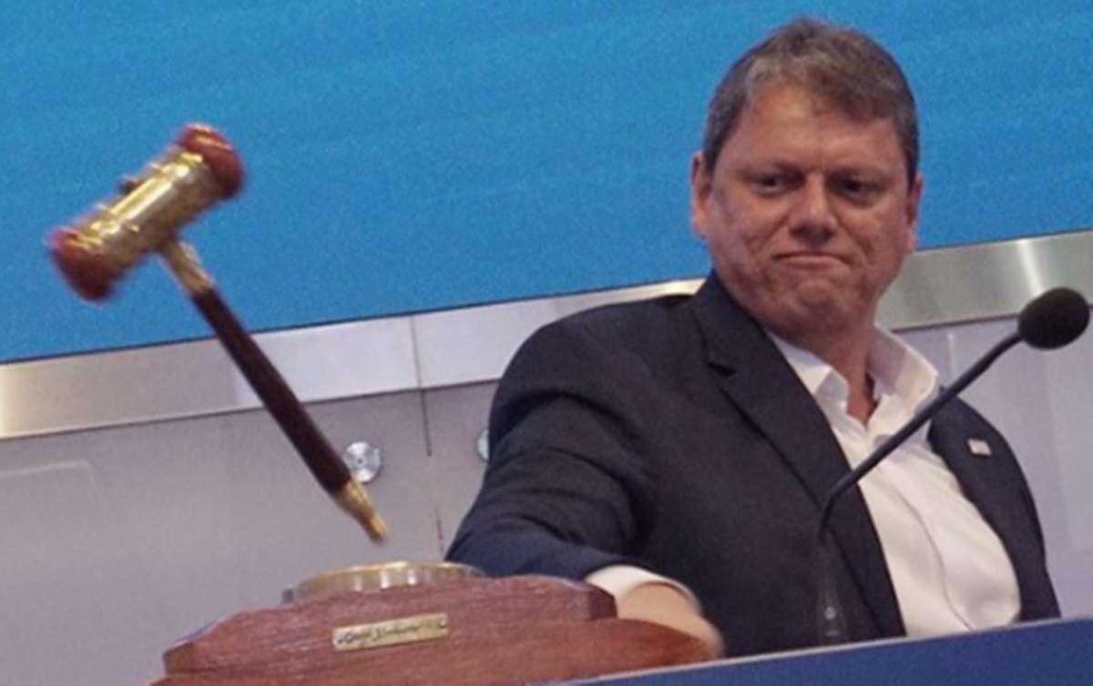 Tarcísio deve enviar projeto de privatização da Sabesp para deputados nesta terça (17)