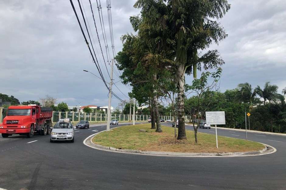 Novo retorno amplia segurança viária na Linneu de Moura em São José