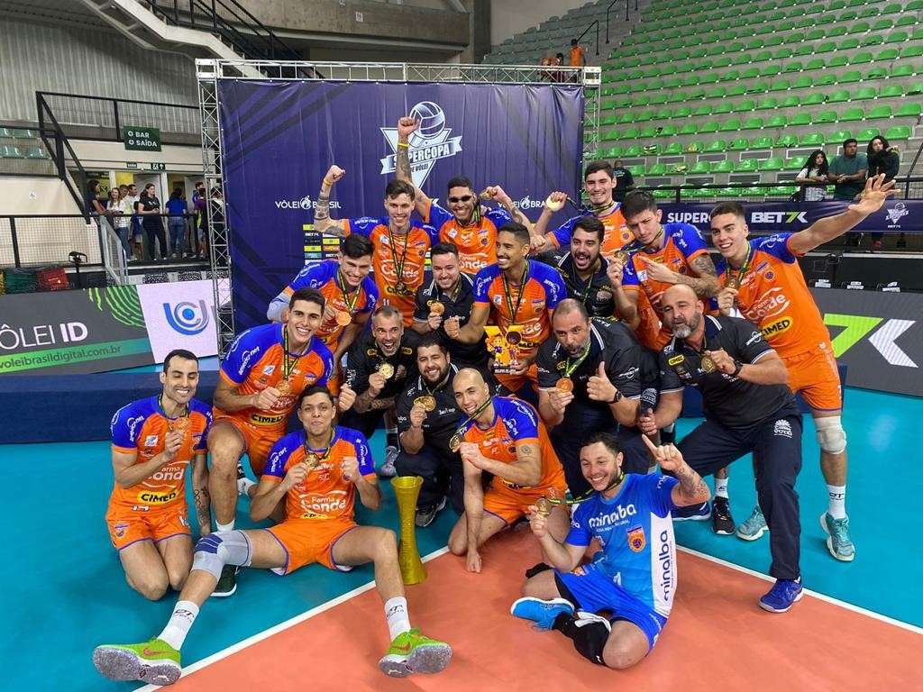 Farma Conde Vôlei é campeão da Supercopa em cima do Cruzeiro por 3 sets a 2