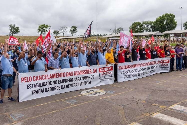 Greve na GM continua, decidem demitidos em assembleia agora pela manhã