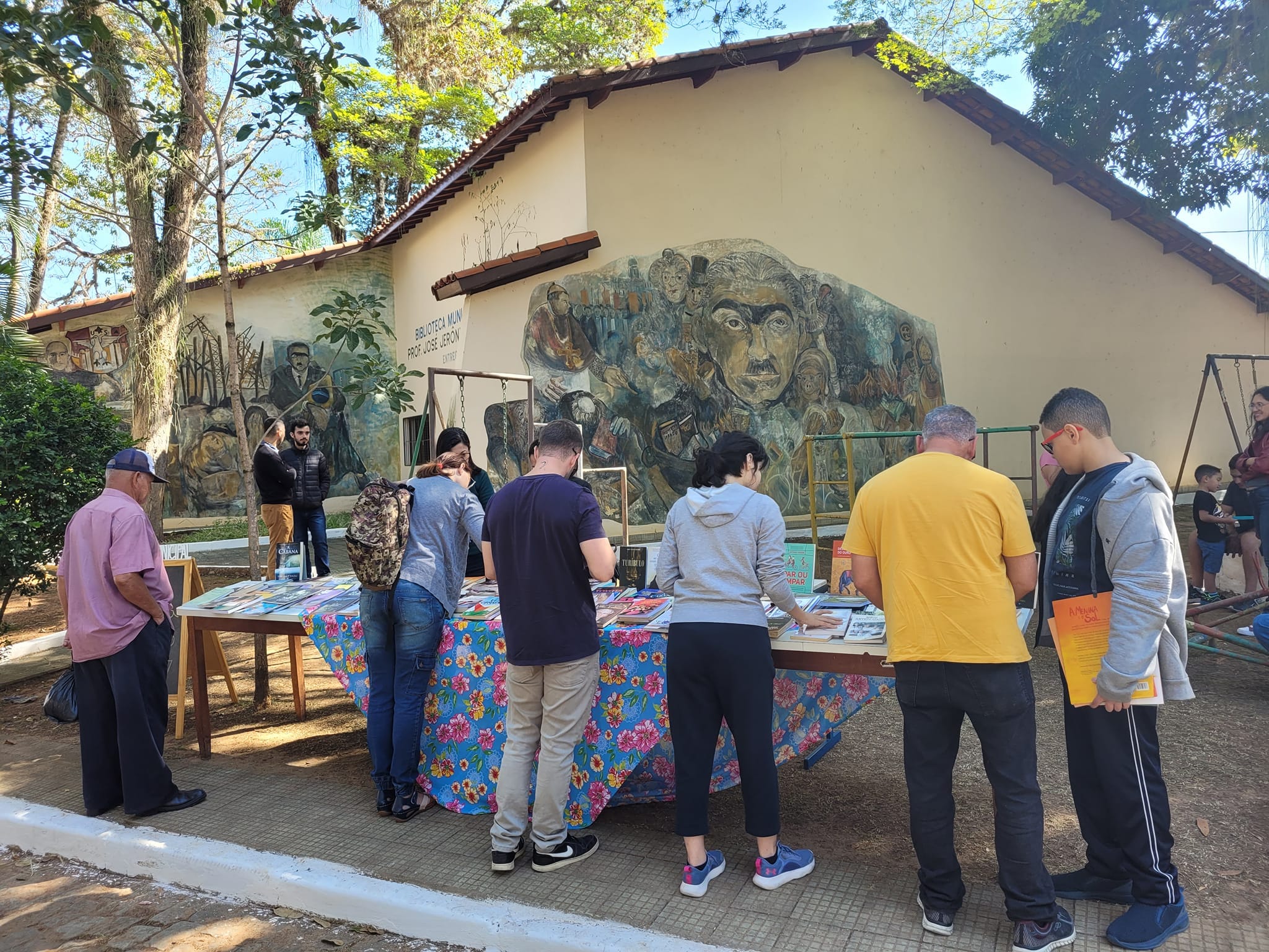 Biblioteca Municipal realiza feira de troca de livros nesta sexta em Taubaté