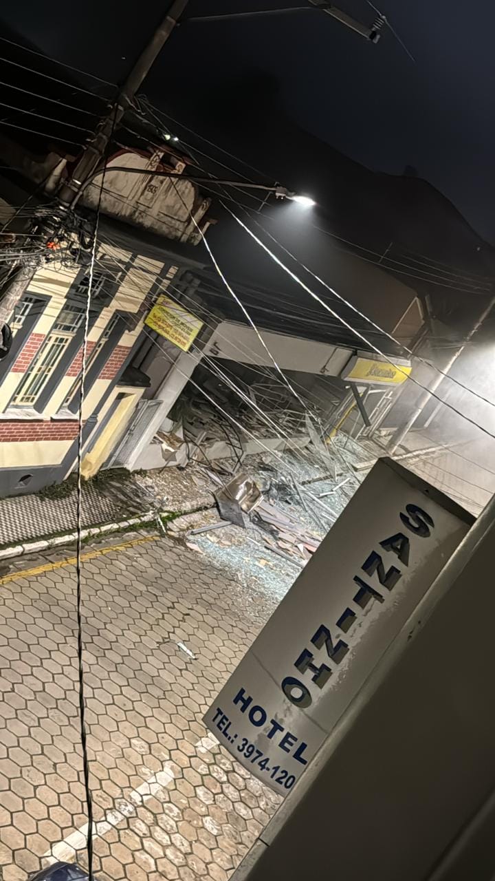Agências bancárias são explodidas no centro de Paraibuna