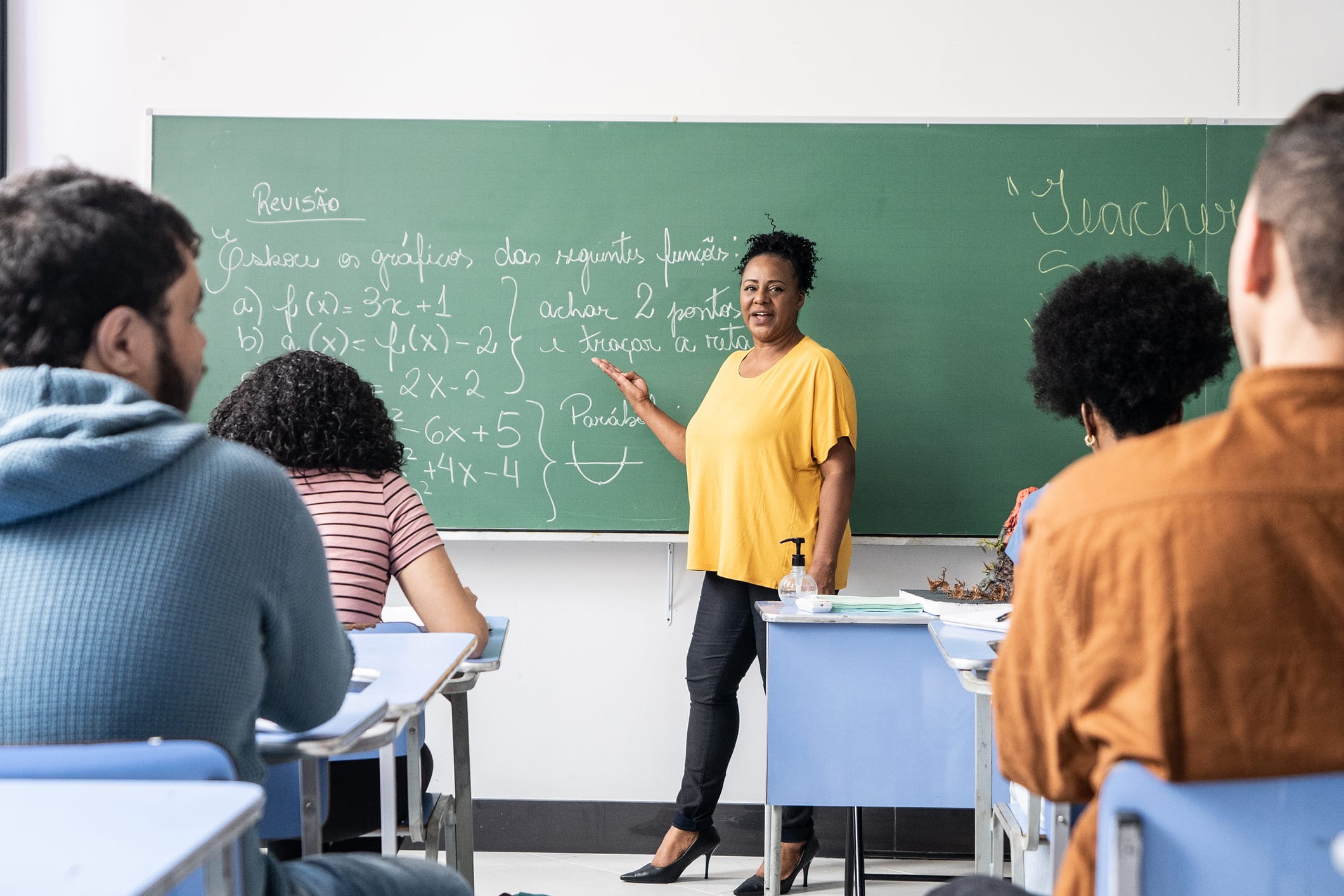 Câmara de Taubaté aprova plano de carreira para professores da rede pública