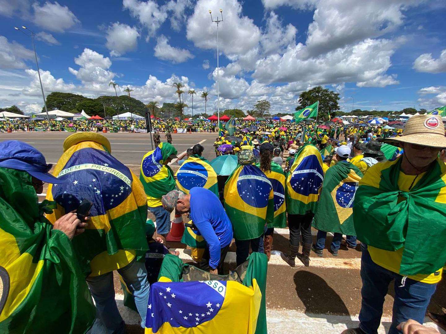 Feriado da Proclamação da República registra manifestações em 13 capitais