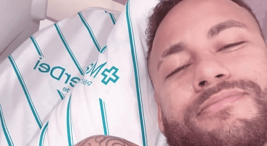 Neymar tem alta hospitalar após cirurgia no joelho