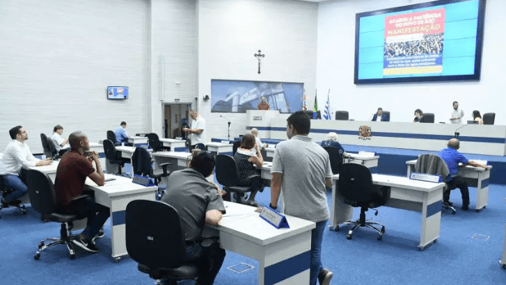 Câmara de São José aprova convite para ouvir dirigente da Sabesp
