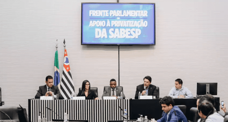 Audiência pública de privatização da Sabesp termina em bate-boca e protestos