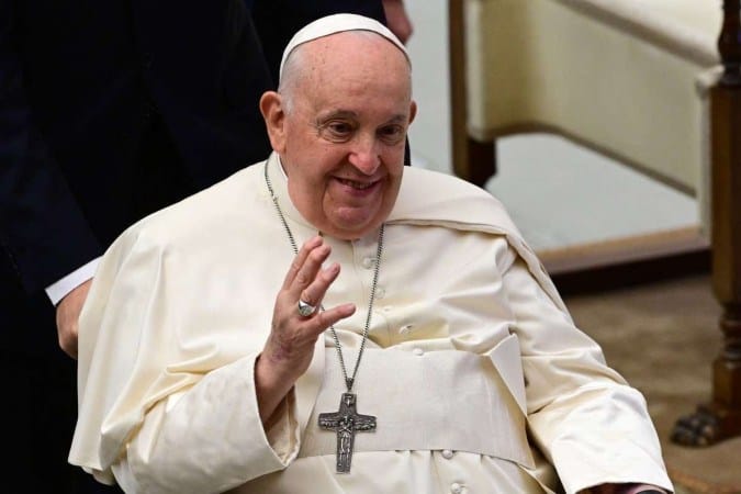 Papa Francisco autoriza bênçãos para casais do mesmo sexo