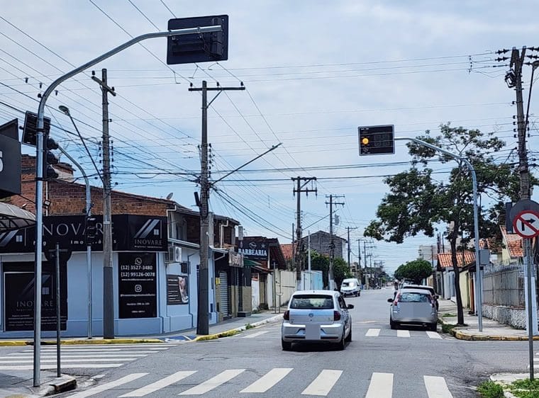 Pinda implanta semáforo na rotatória do Mazzaropi e outros pontos