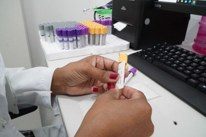 Projeto das Etiquetas completa um ano de atuação em Ilhabela