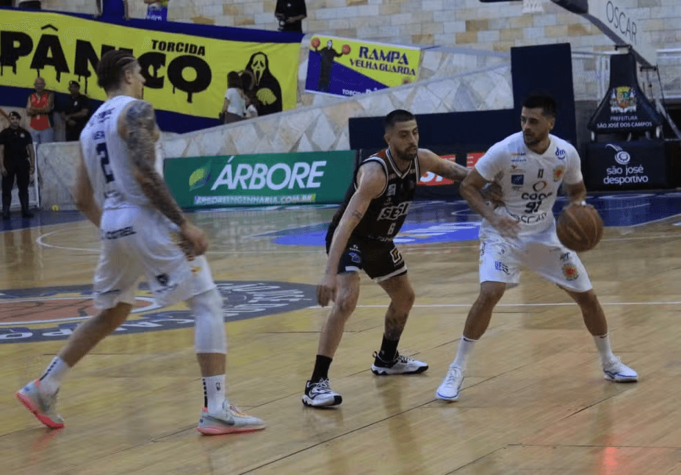 São José Basketball perde em casa para a equipe de Franca