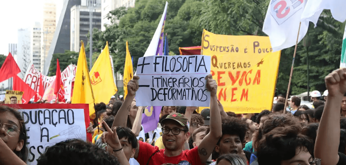Votação do relatório do Novo Ensino Médio é adiada para 2024