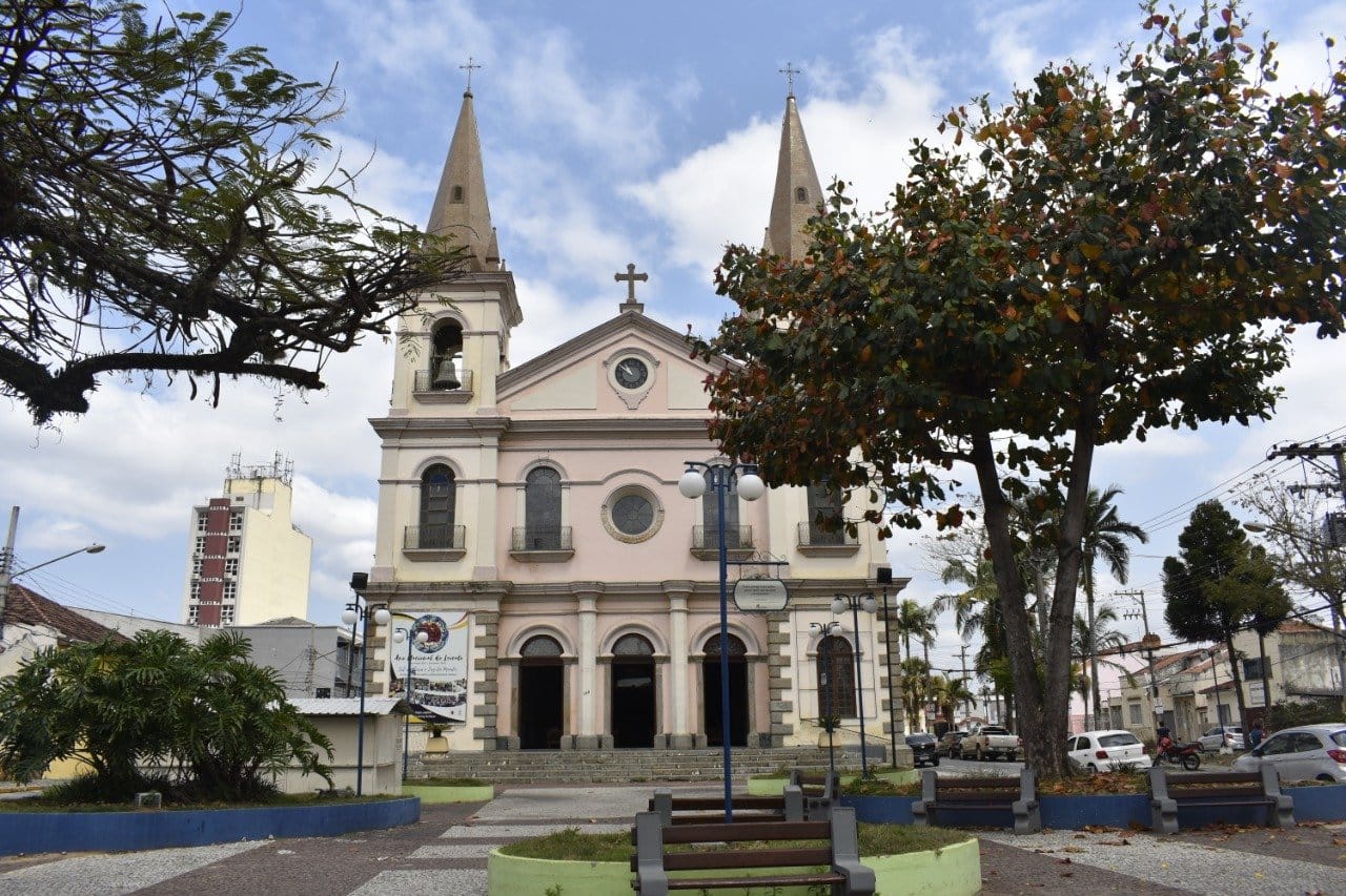 Confira o que abre e o que fecha no feriado da Padroeira de Jacareí