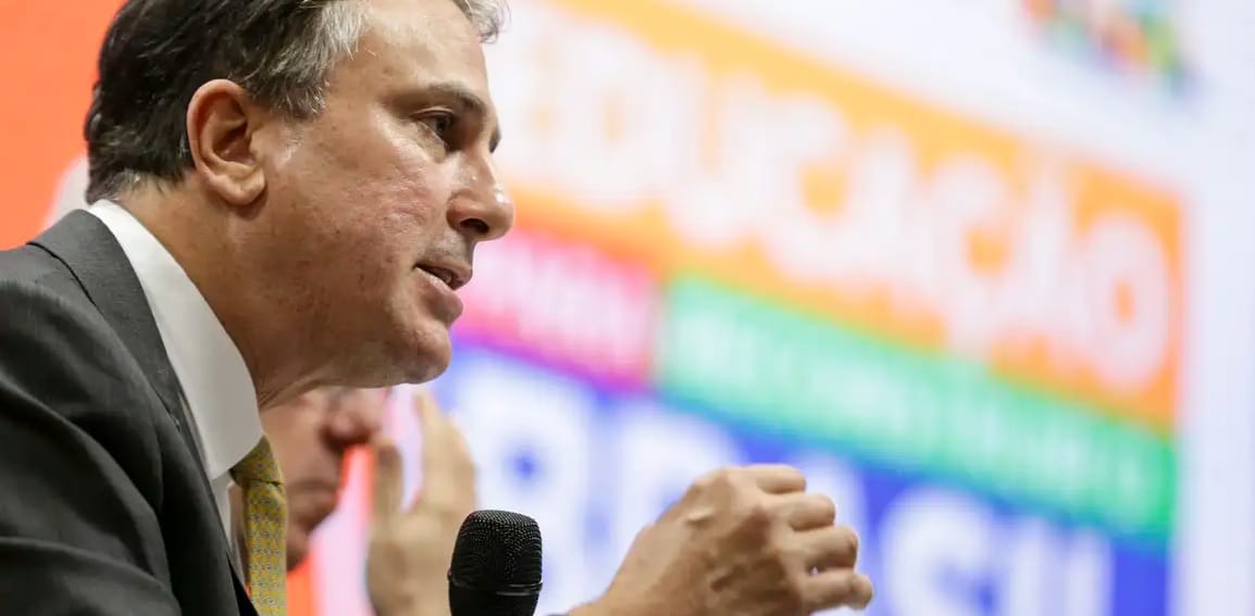 Ministério da Educação estuda fim dos cursos de licenciatura 100% EaD