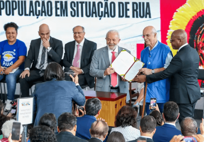 Governo destina R$ 1 bilhão para ações à população em situação de rua
