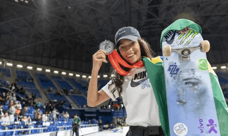 Rayssa Leal conquista prata no Mundial de skate street no Japão