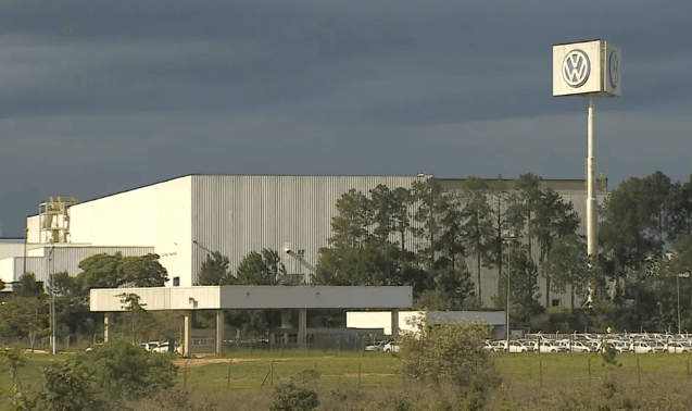 Três homens invadem fábrica da Volks em Taubaté