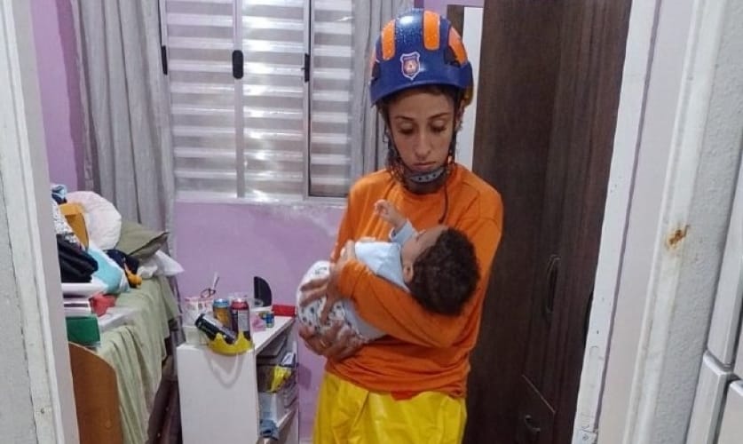 São Sebastião aciona pela 1ª vez sirene na Vila Sahy por risco de deslizamentos; show do Padre Fábio é cancelado