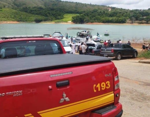 Helicóptero que caiu em Furnas fazia o primeiro passeio do dia, três pessoas foram resgatadas e socorridas e quarto passageiro morreu