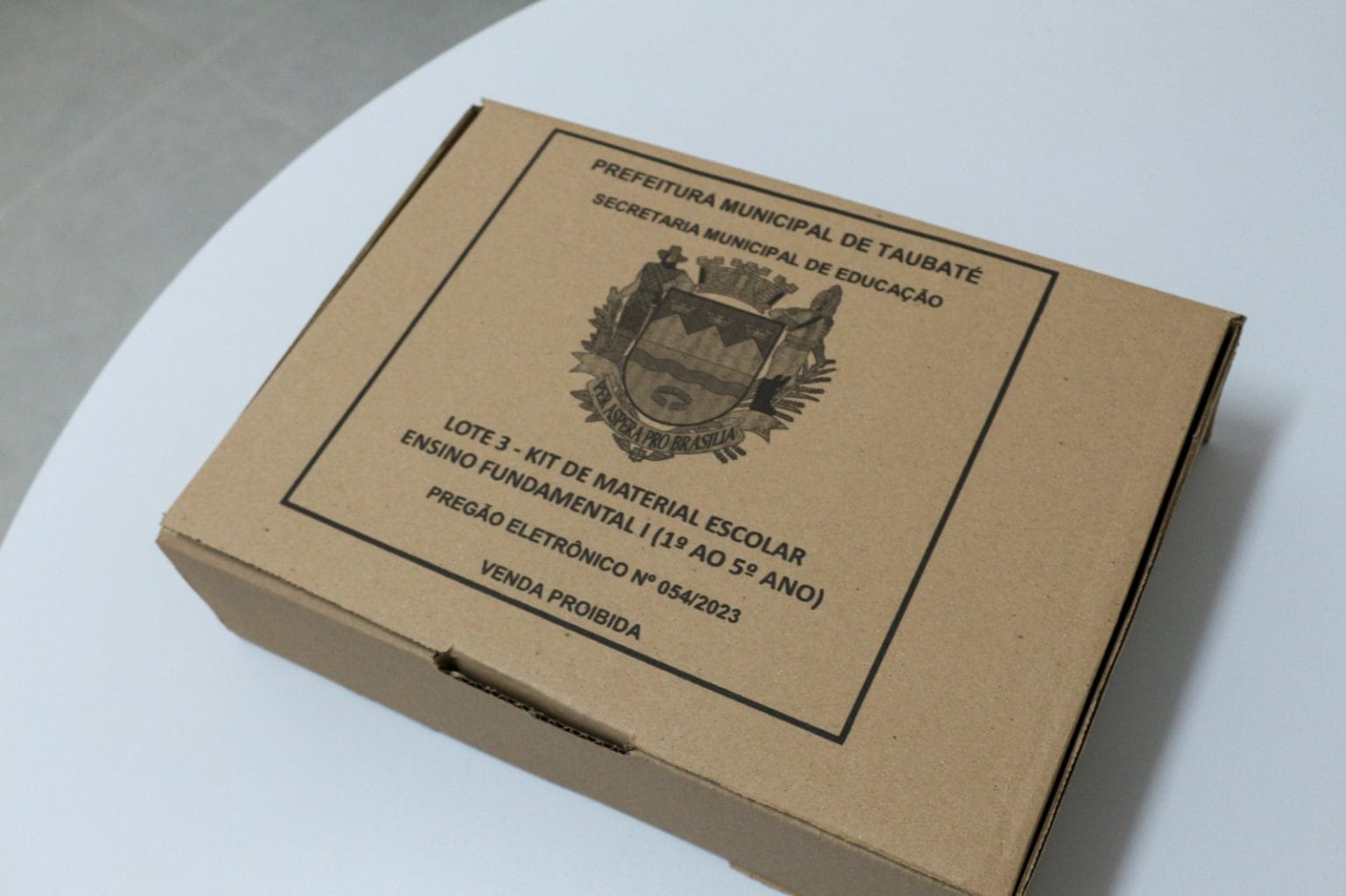 Escolas recebem kits de material para início do ano letivo em Taubaté