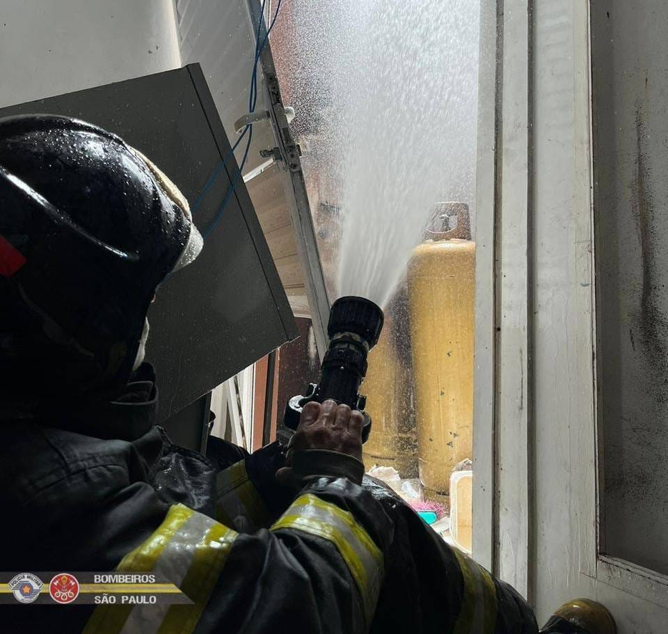 Explosão em restaurante deixa 7 pessoas feridas em Jacareí