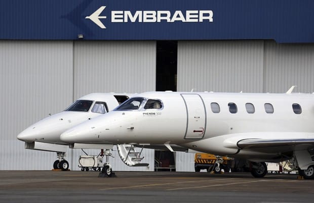Embraer anuncia venda de aeronaves A-29 Super Tucano para Força Aérea Uruguaia