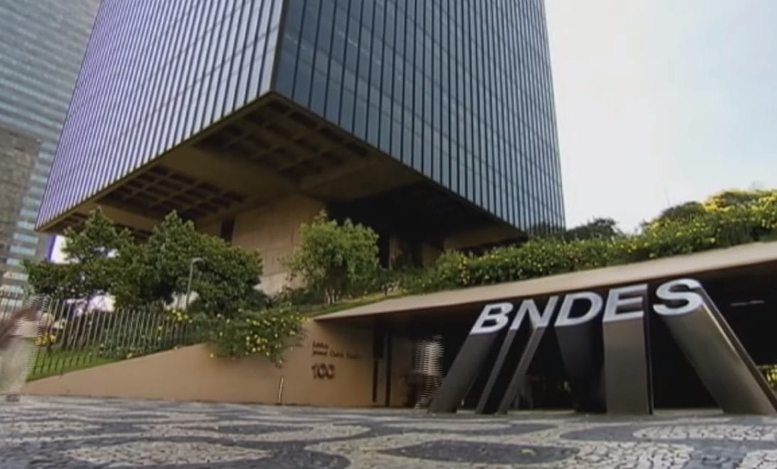 BNDES anuncia financiamento para exportação de 39 aeronaves da Embraer