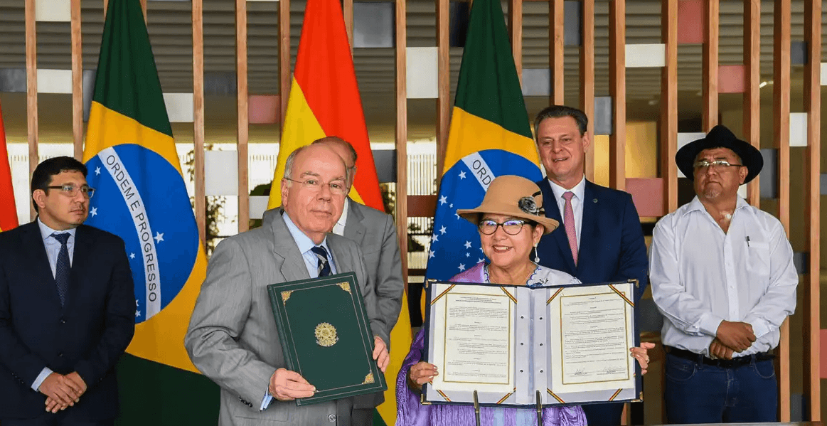 Brasil e Bolívia assinam acordo para ampliar produção de fertilizantes
