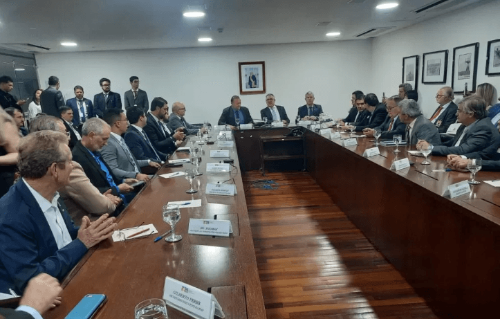 Prefeito de São José busca em Brasília evitar corte de R$ 34 milhões na Educação de São José