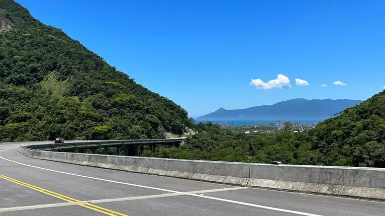 Rodovia dos Tamoios interditada neste momento por causa do volume das chuvas