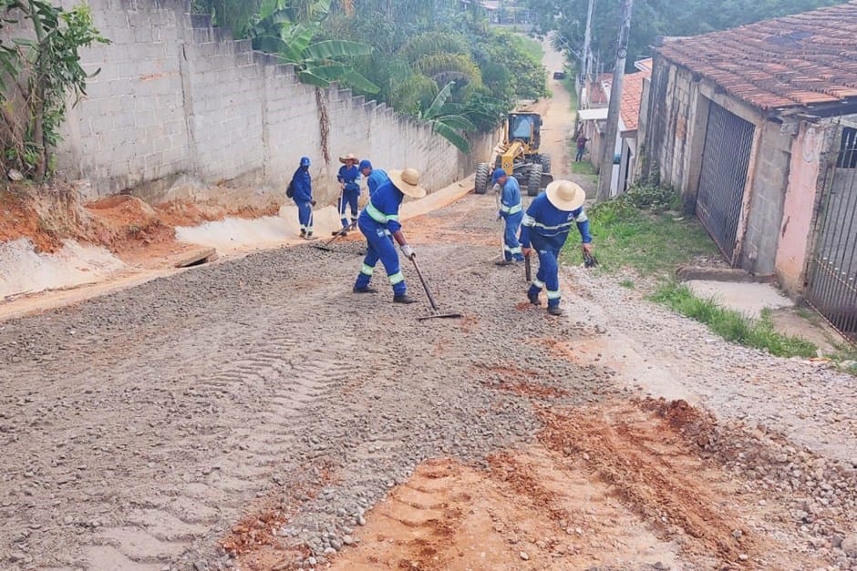 Via na região leste passa por melhorias na pavimentação em São José