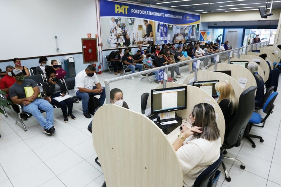 Jacareí inicia alistamento para jovens que completam 18 anos em 2024