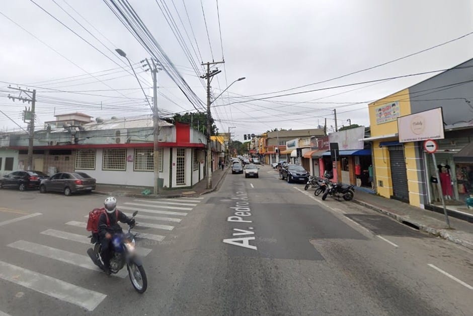 Obra de galeria interdita trecho da Avenida Pedro Álvares Cabral nesta quarta em São José