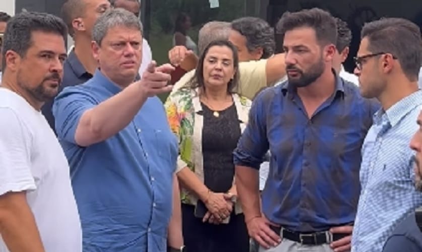 Governador Tarcísio de Freitas entrega conjunto habitacional em São Sebastião