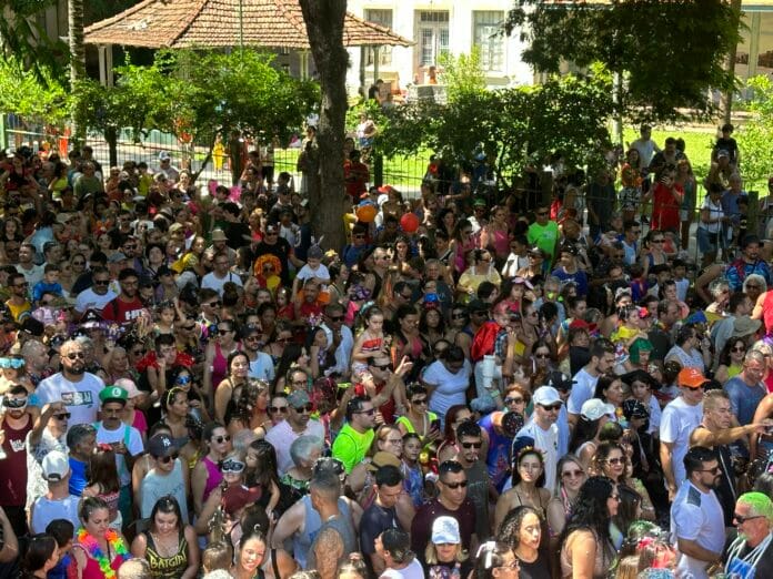 Blocos Pirô e Galinha D’ Angola arrastam foliões no final de semana em São José