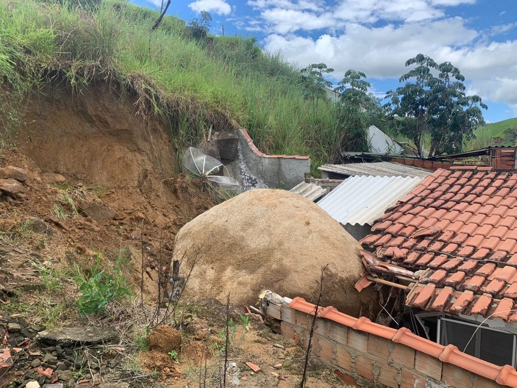 Chuva causa estragos em residência e Estado checa áreas de risco em Aparecida