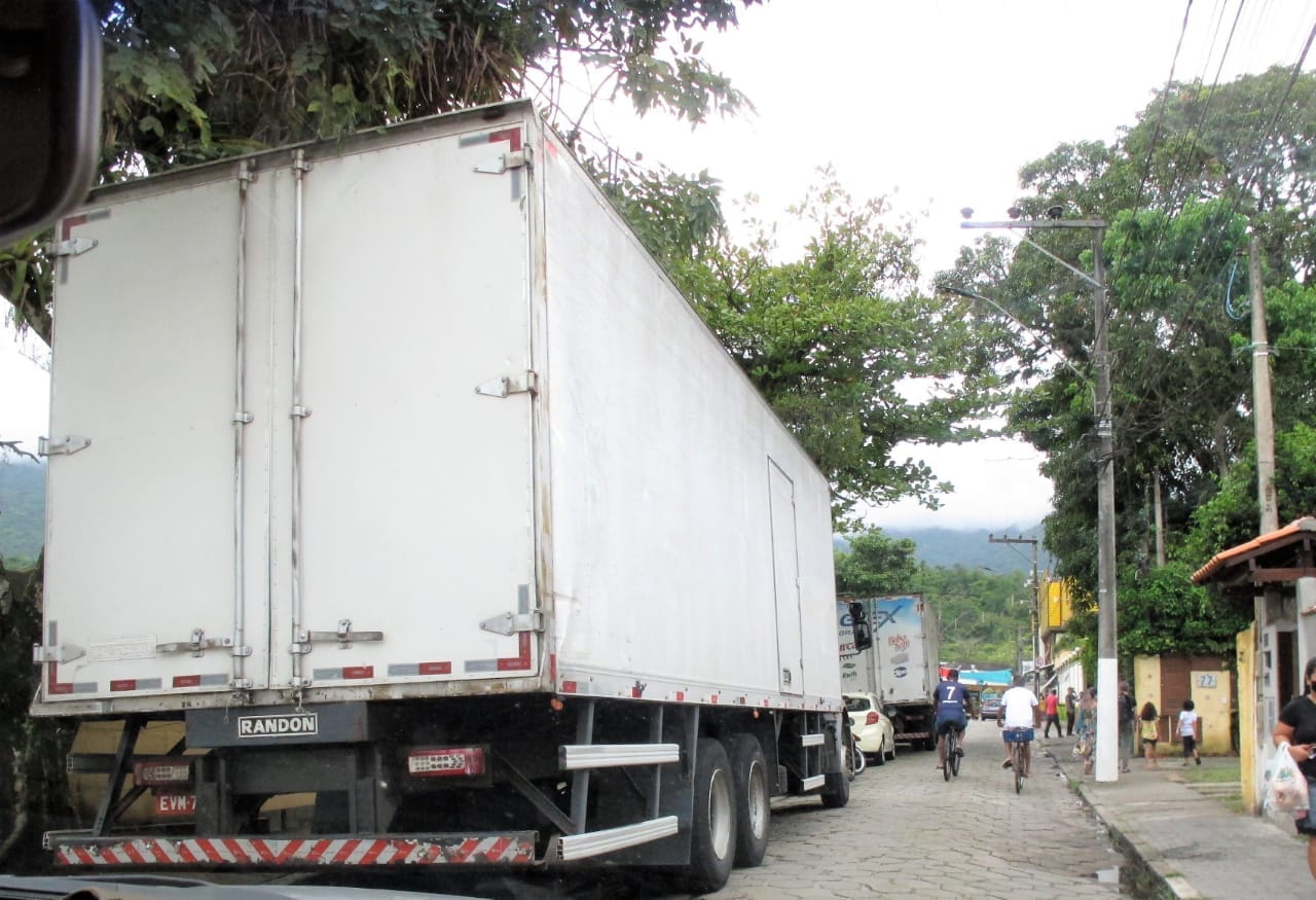 Ilhabela amplia restrição de entrada, saída e circulação de caminhões no Carnaval